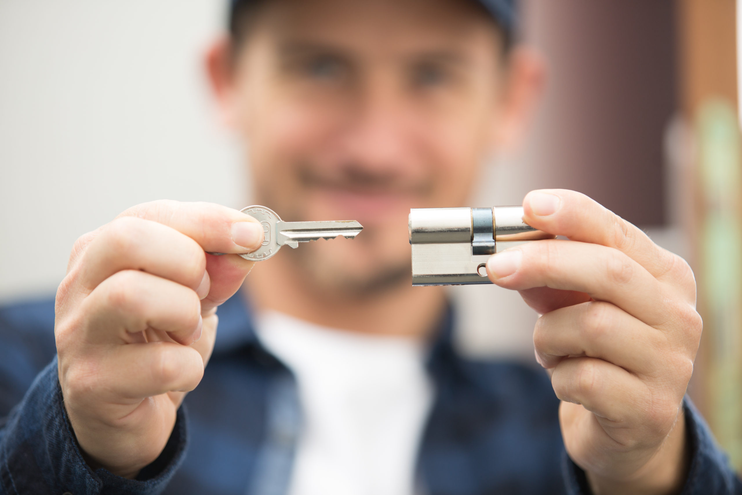 Closeup,Locksmith,Fix,A,Wood,Lock